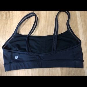Lululemon black size 6 light support sports bra